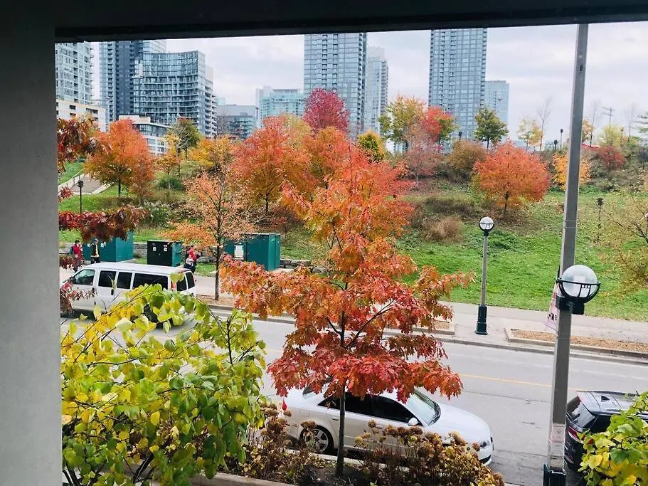Chic 2 Bedroom 2.5 Bath Downtown Toronto