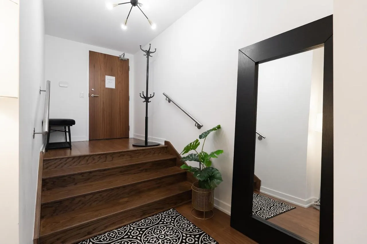 Chic 2 Bedroom 2.5 Bath Downtown Toronto Canada