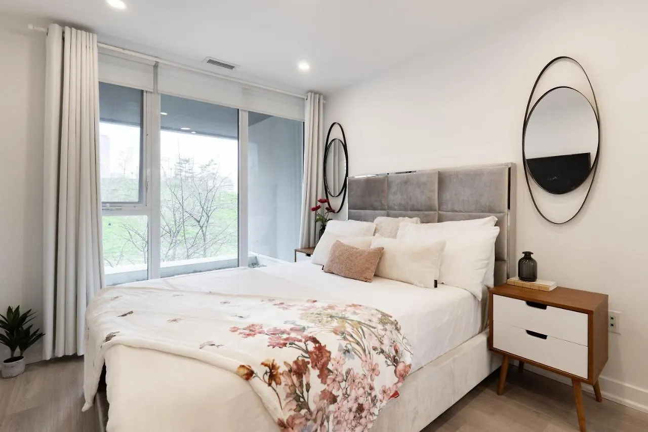 Chic 2 Bedroom 2.5 Bath Downtown Toronto