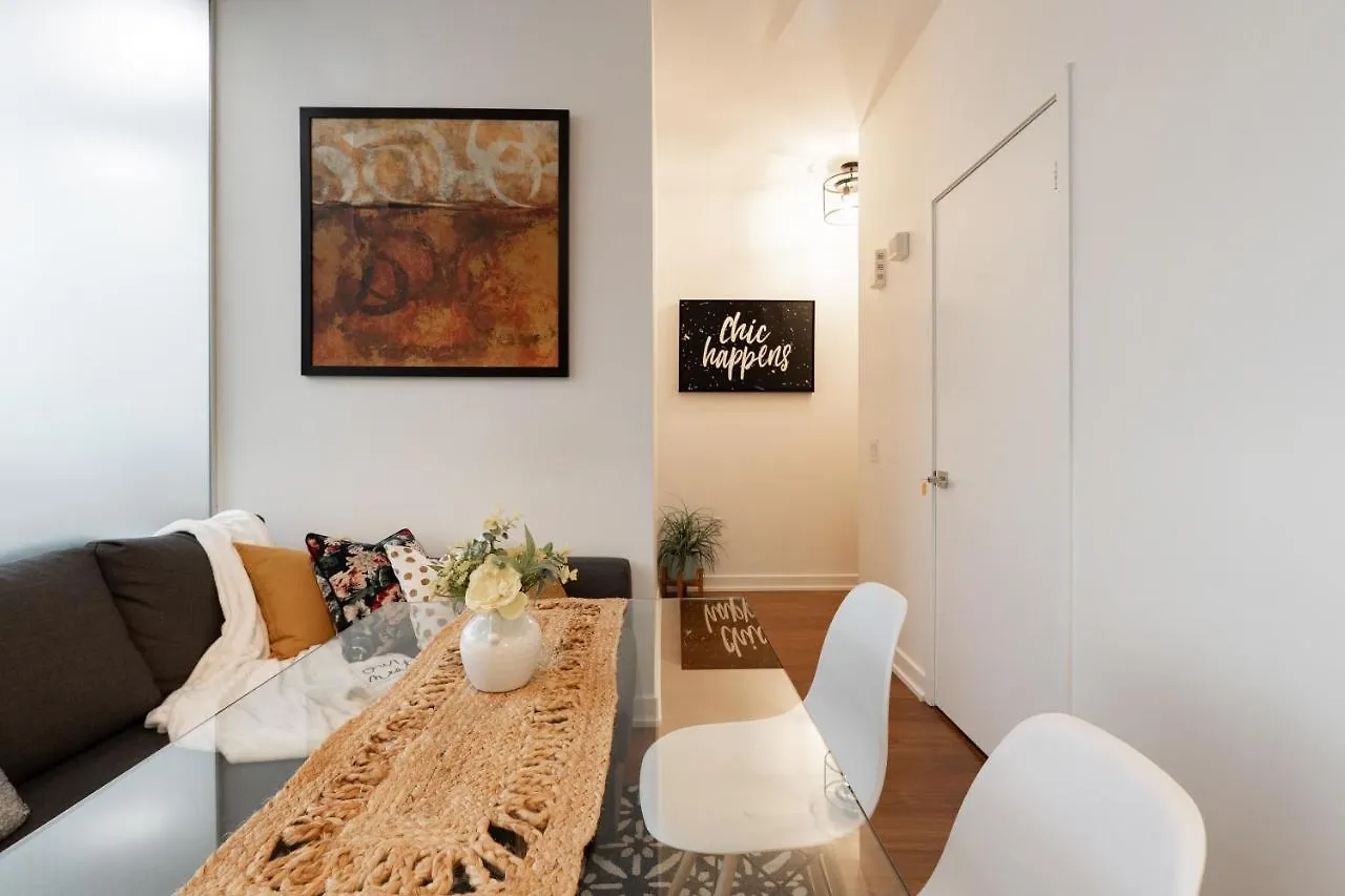 Chic 2 Bedroom 2.5 Bath Downtown Toronto 0*,