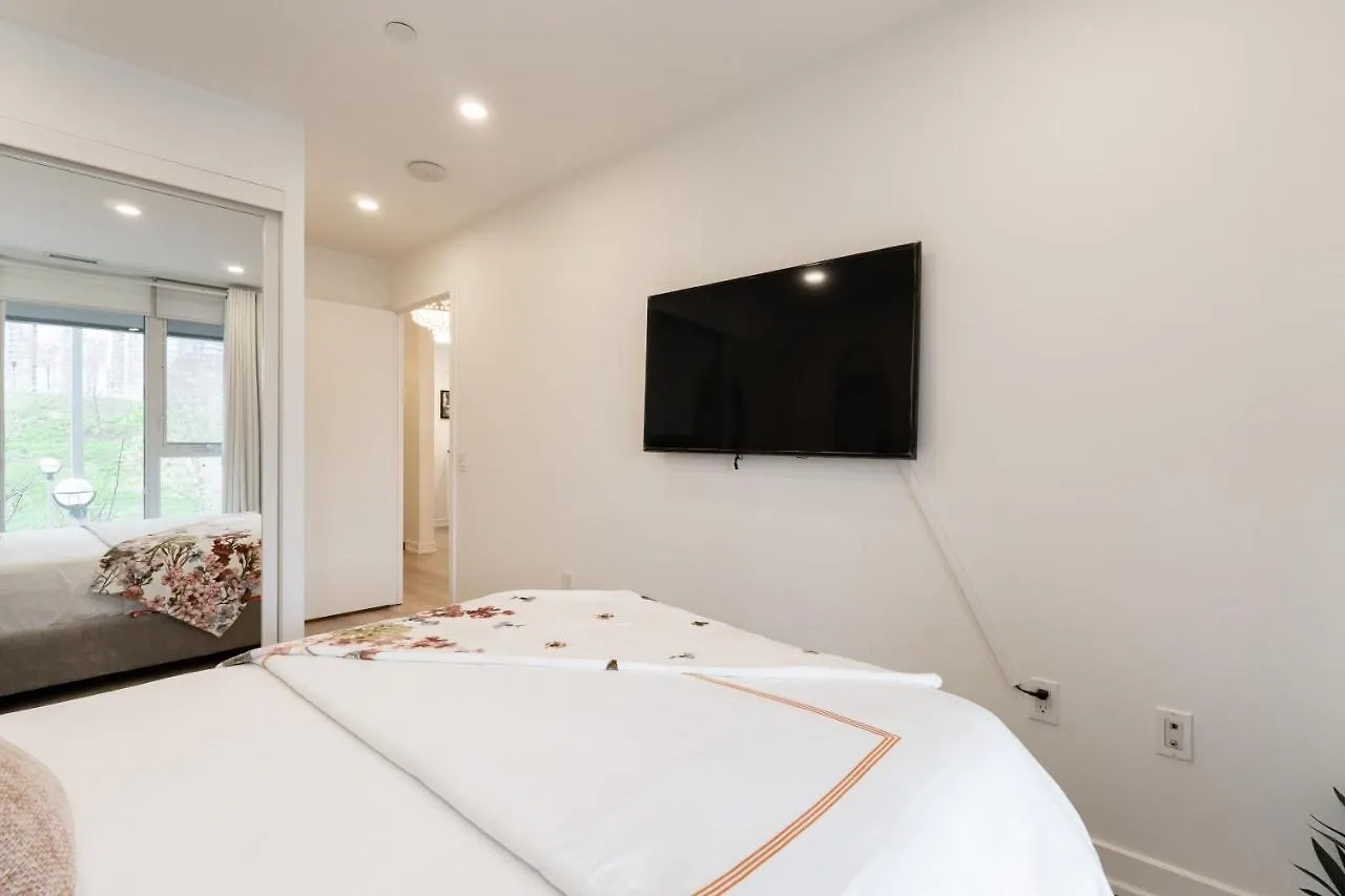Chic 2 Bedroom 2.5 Bath Downtown Toronto