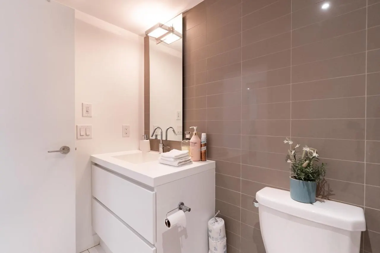 Chic 2 Bedroom 2.5 Bath Downtown Toronto