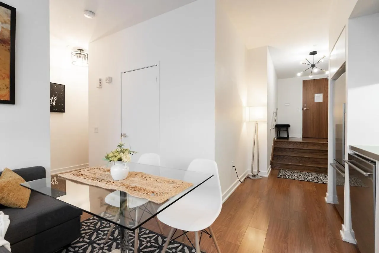 Chic 2 Bedroom 2.5 Bath Downtown Toronto