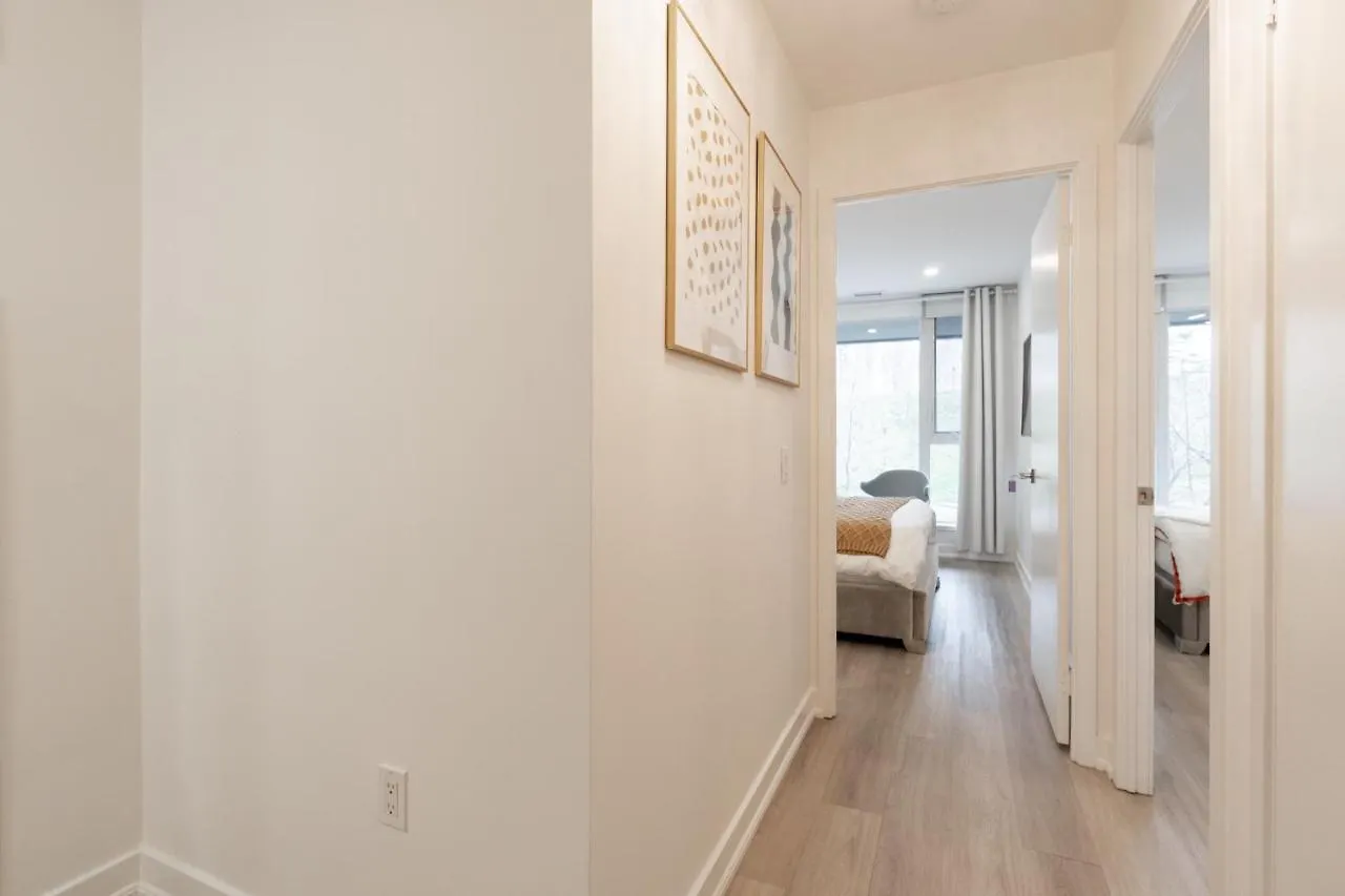 Chic 2 Bedroom 2.5 Bath Downtown Toronto Canada