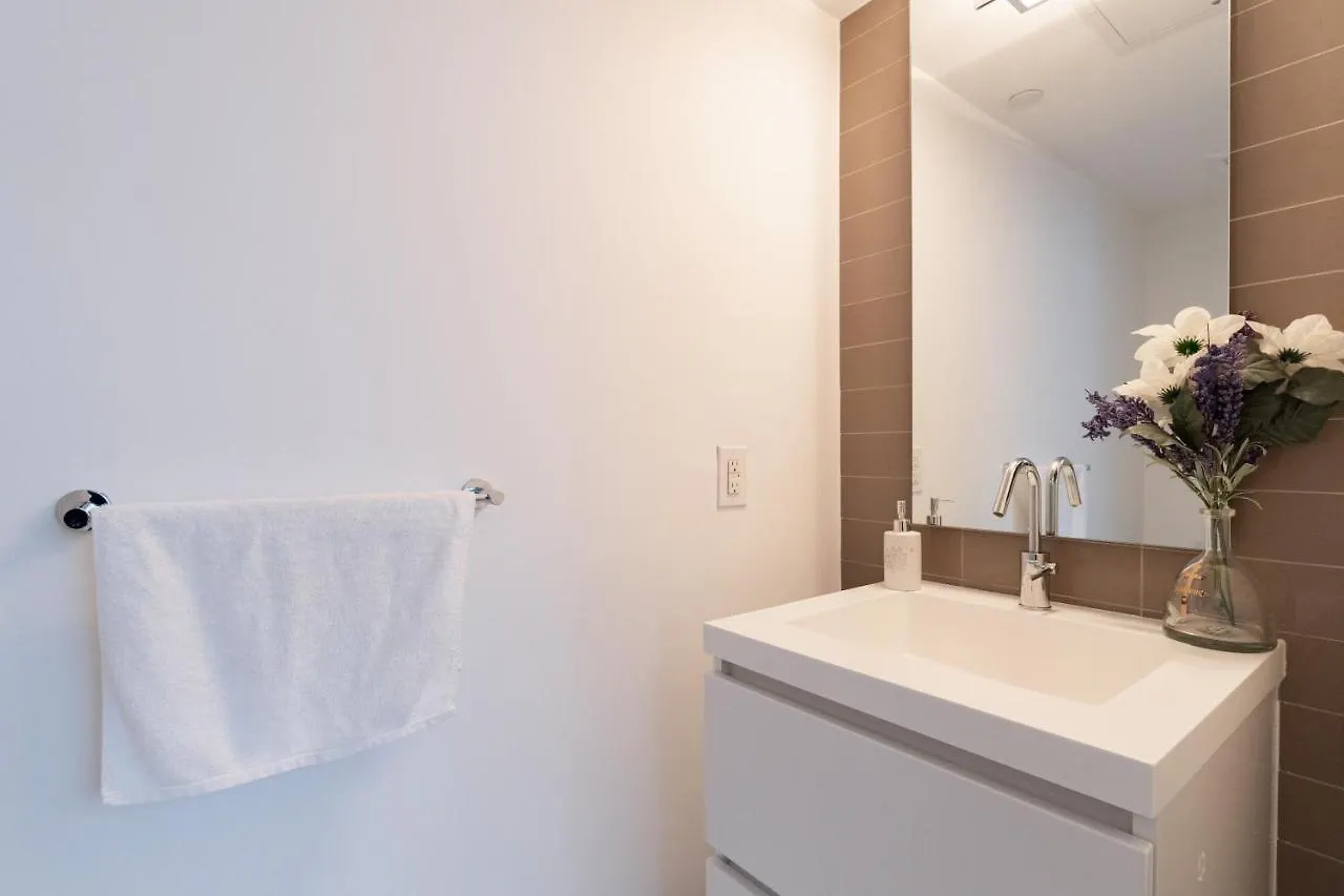 Apartment Chic 2 Bedroom 2.5 Bath Downtown Toronto