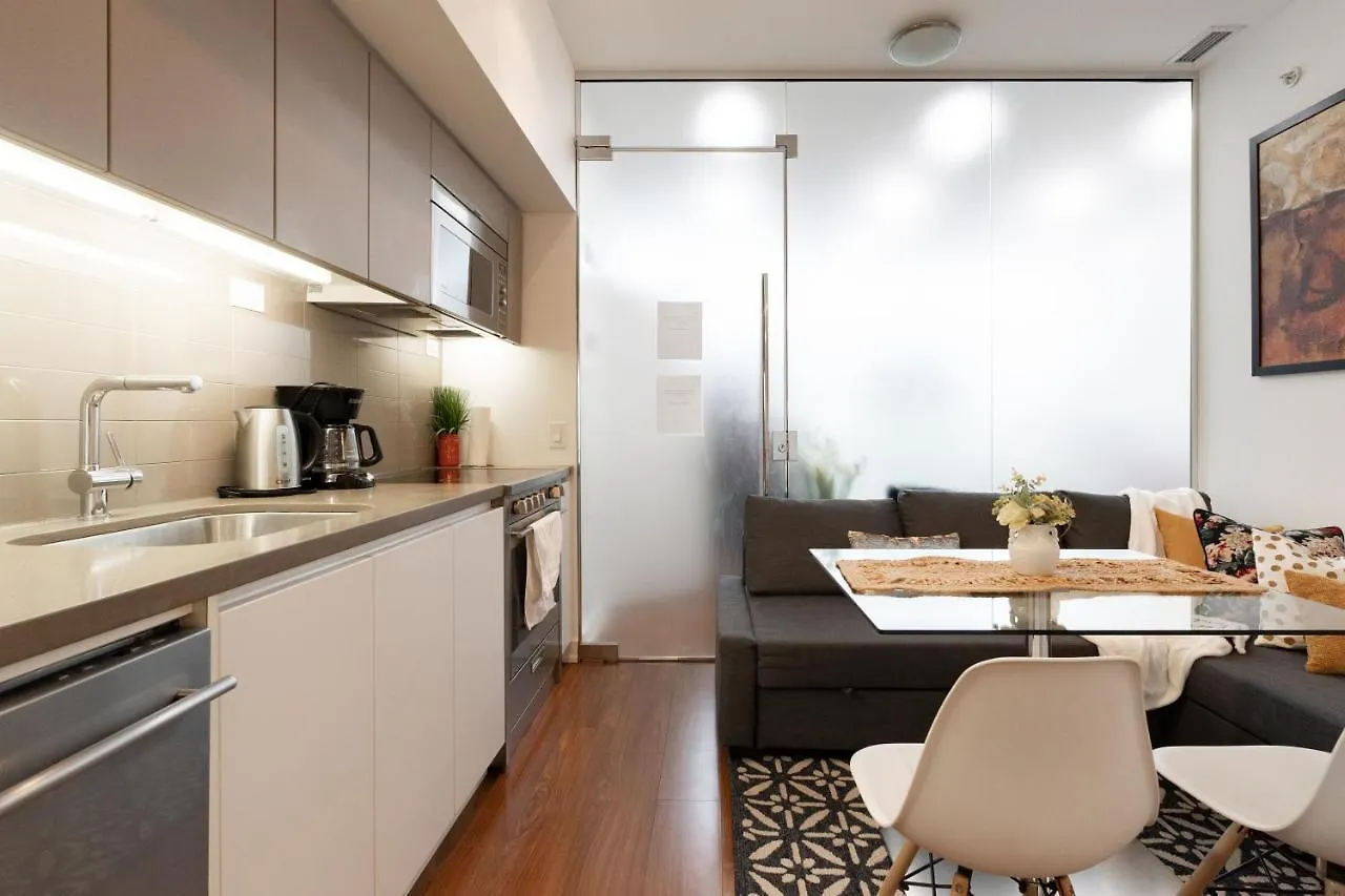 Chic 2 Bedroom 2.5 Bath Downtown Toronto