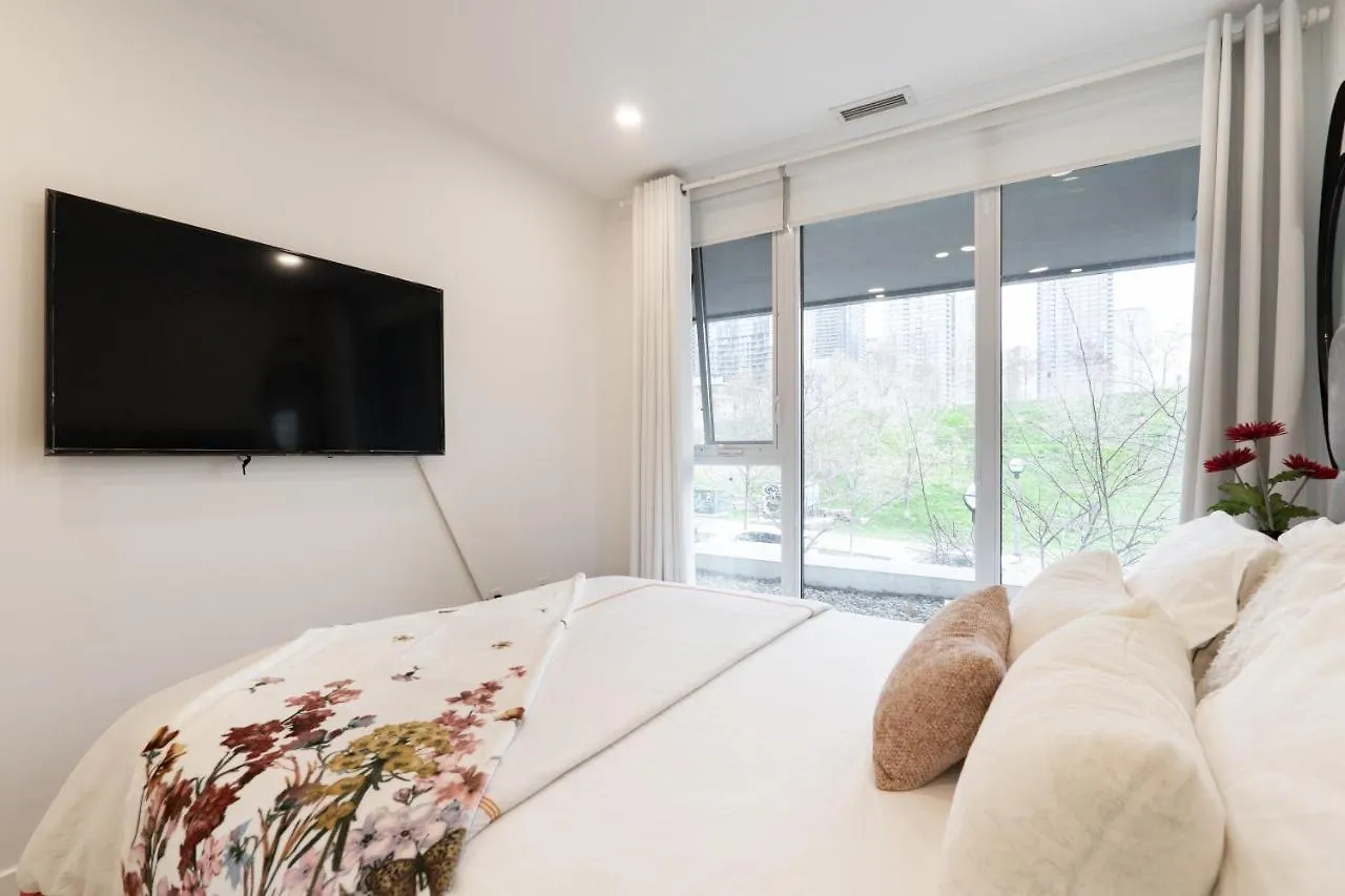 Chic 2 Bedroom 2.5 Bath Downtown Toronto 0*,  Canada