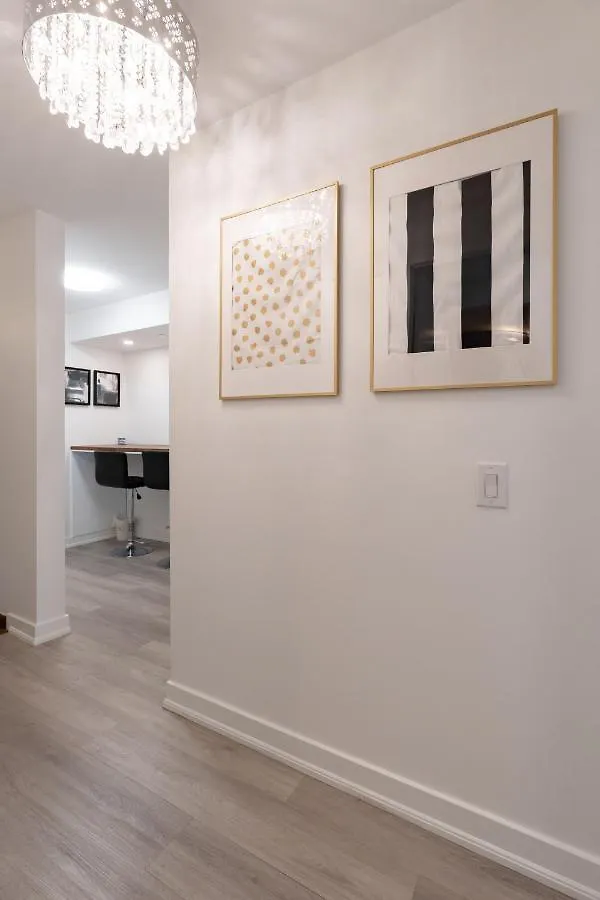 Chic 2 Bedroom 2.5 Bath Downtown Toronto