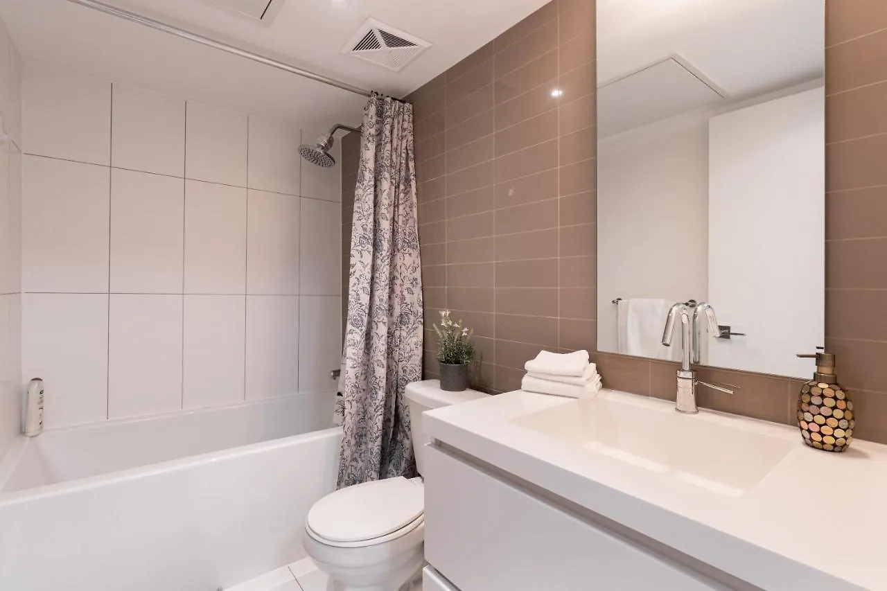 Chic 2 Bedroom 2.5 Bath Downtown Toronto Apartment