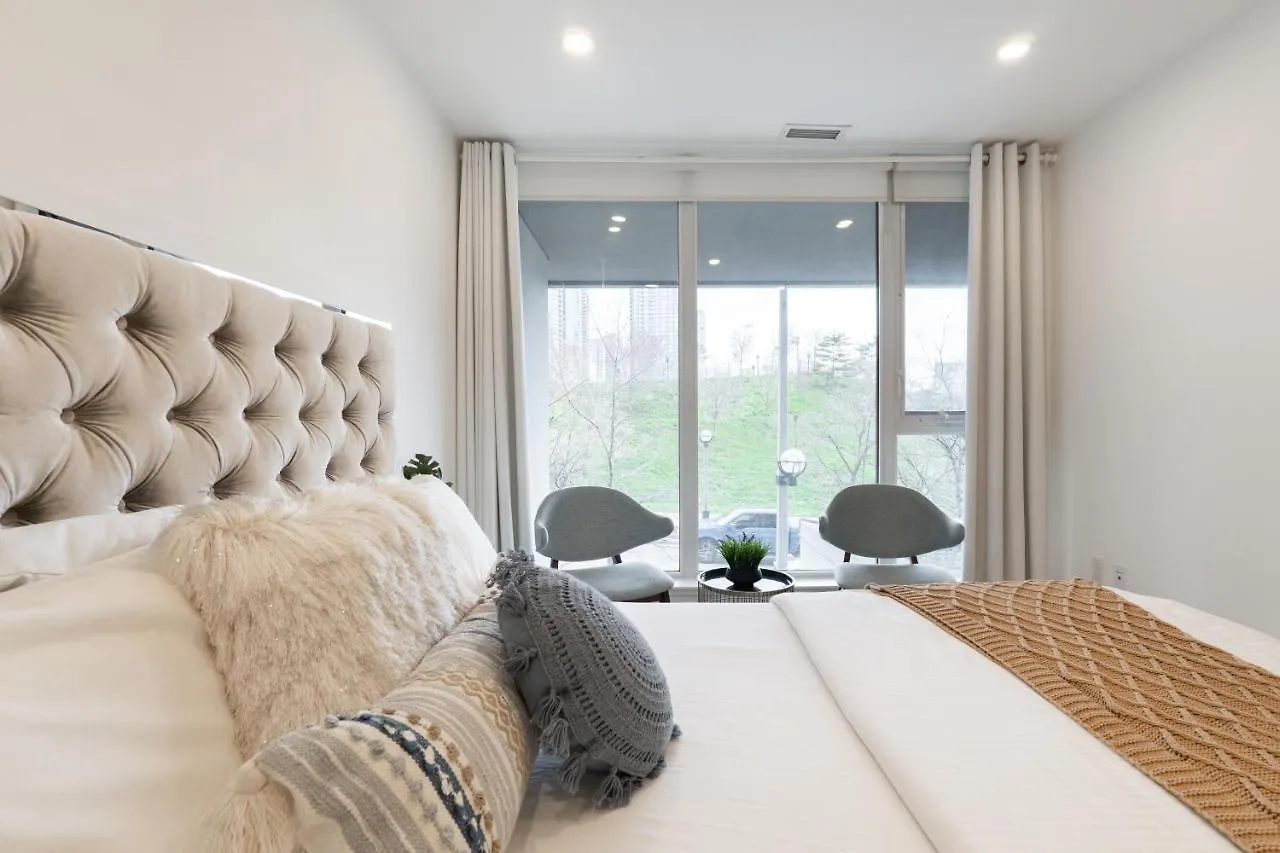 Chic 2 Bedroom 2.5 Bath Downtown Toronto 0*,  Canada
