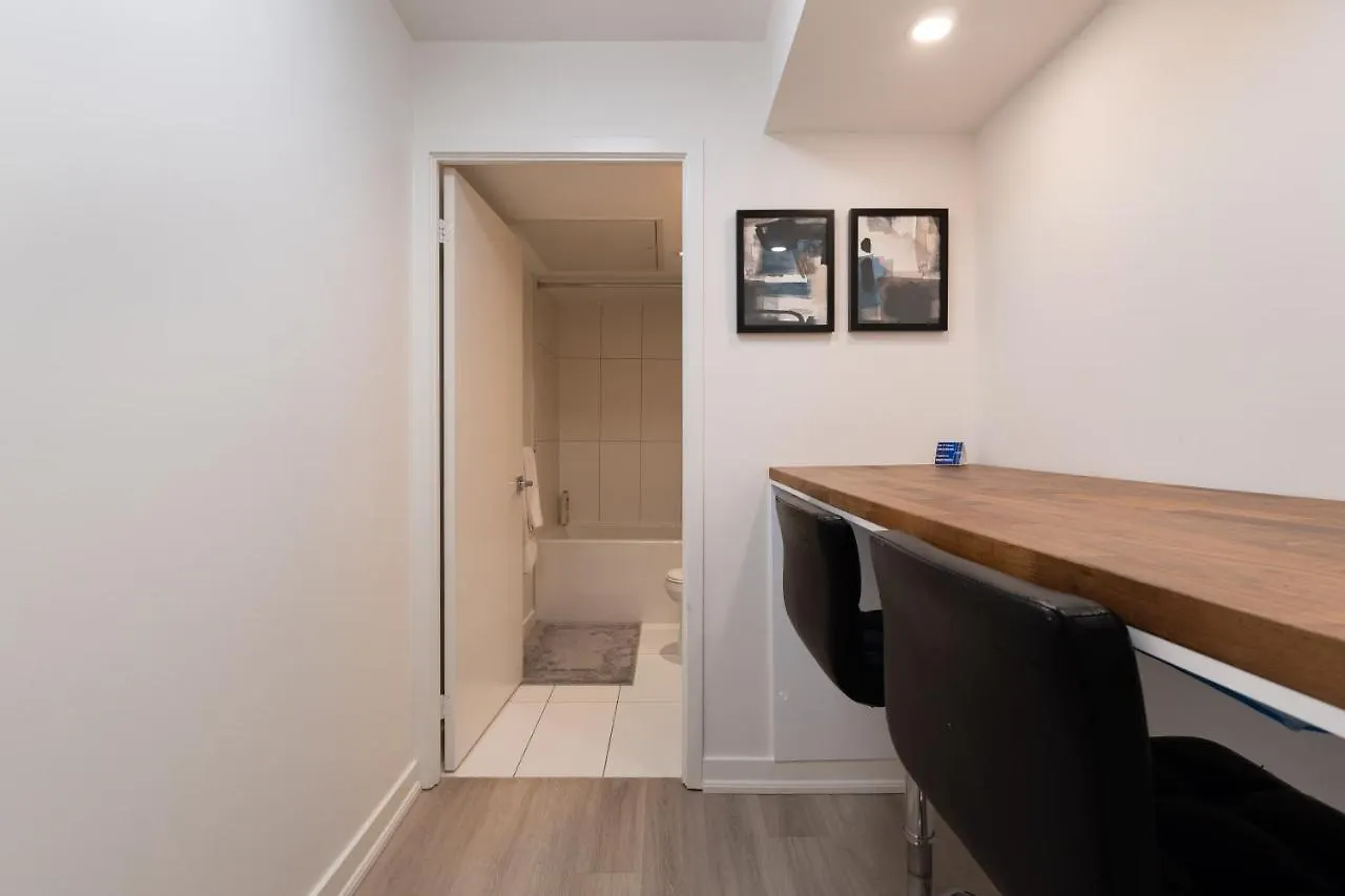 Apartment Chic 2 Bedroom 2.5 Bath Downtown Toronto Canada
