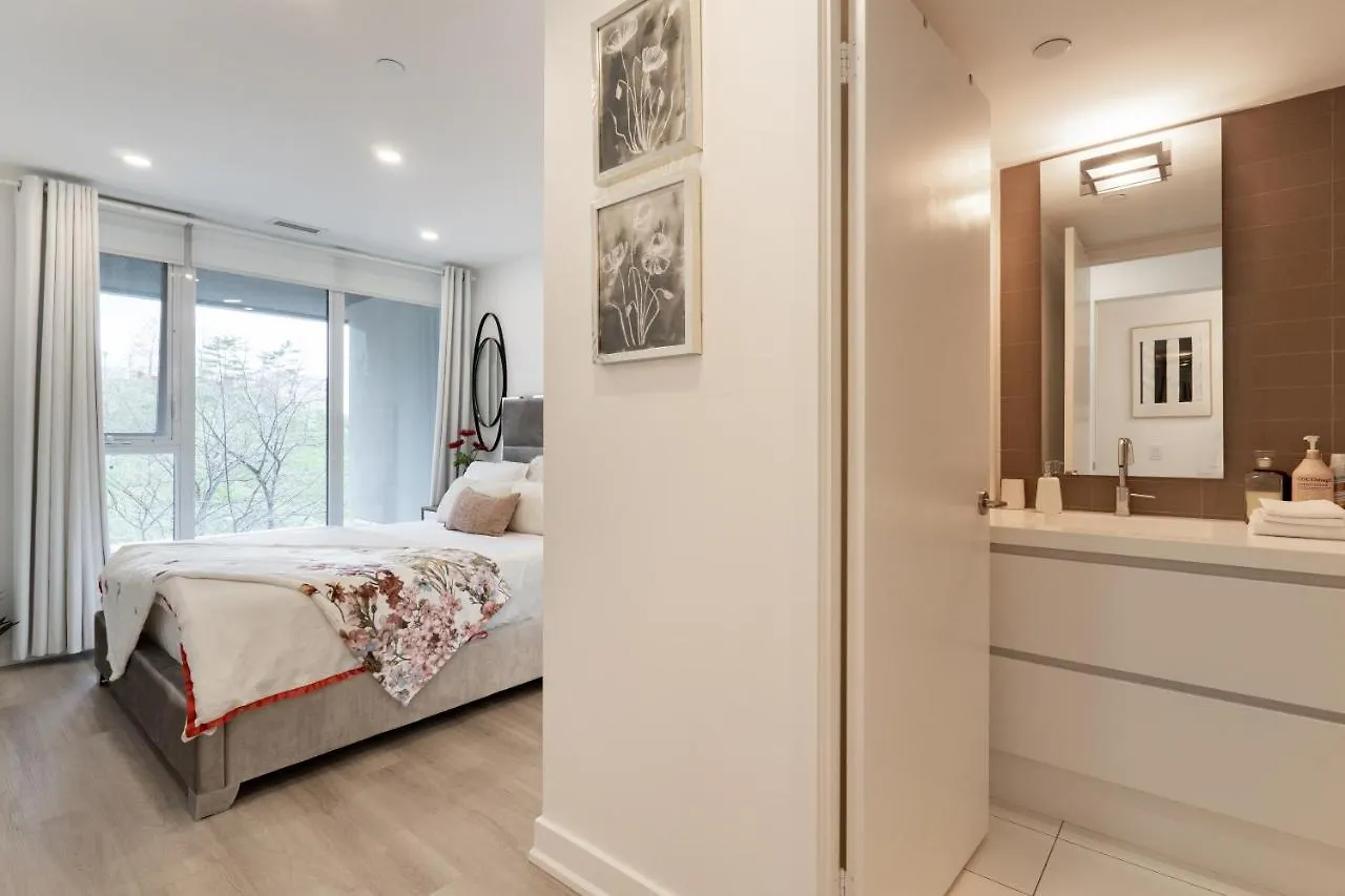 Chic 2 Bedroom 2.5 Bath Downtown Toronto 0*,  Canada