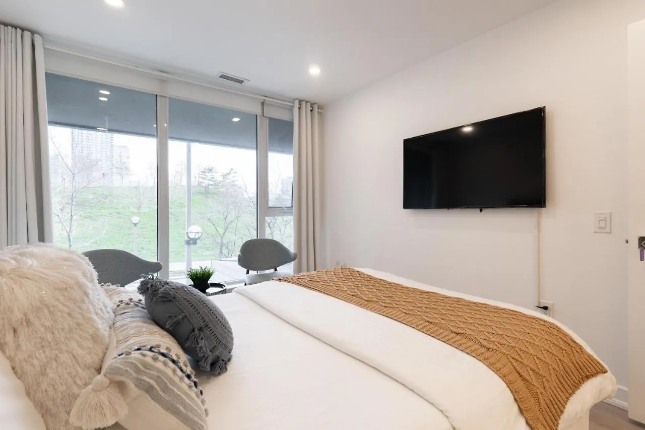 Appartamento Chic 2 Bedroom 2.5 Bath Downtown Toronto