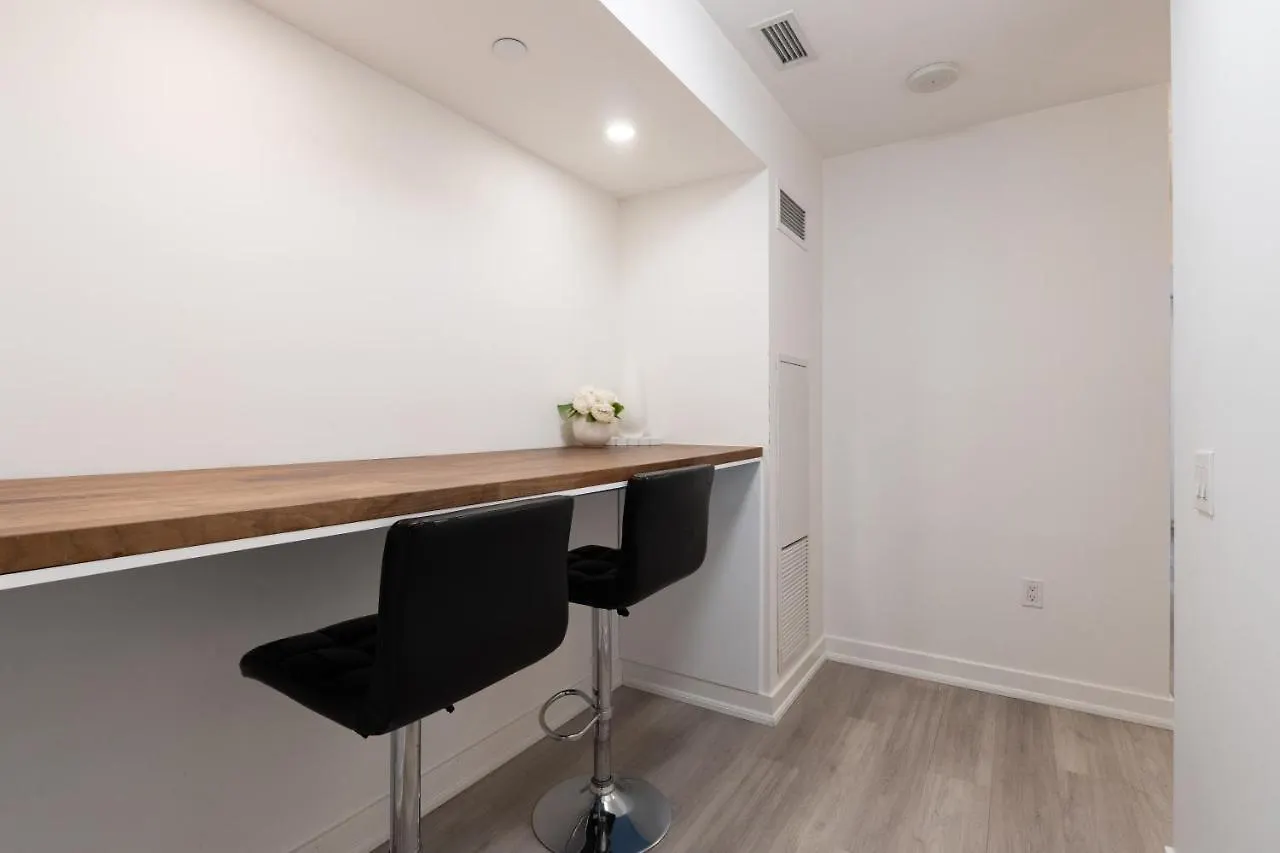 Appartamento Chic 2 Bedroom 2.5 Bath Downtown Toronto